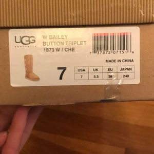 Ugg Bailey button tall chestnut